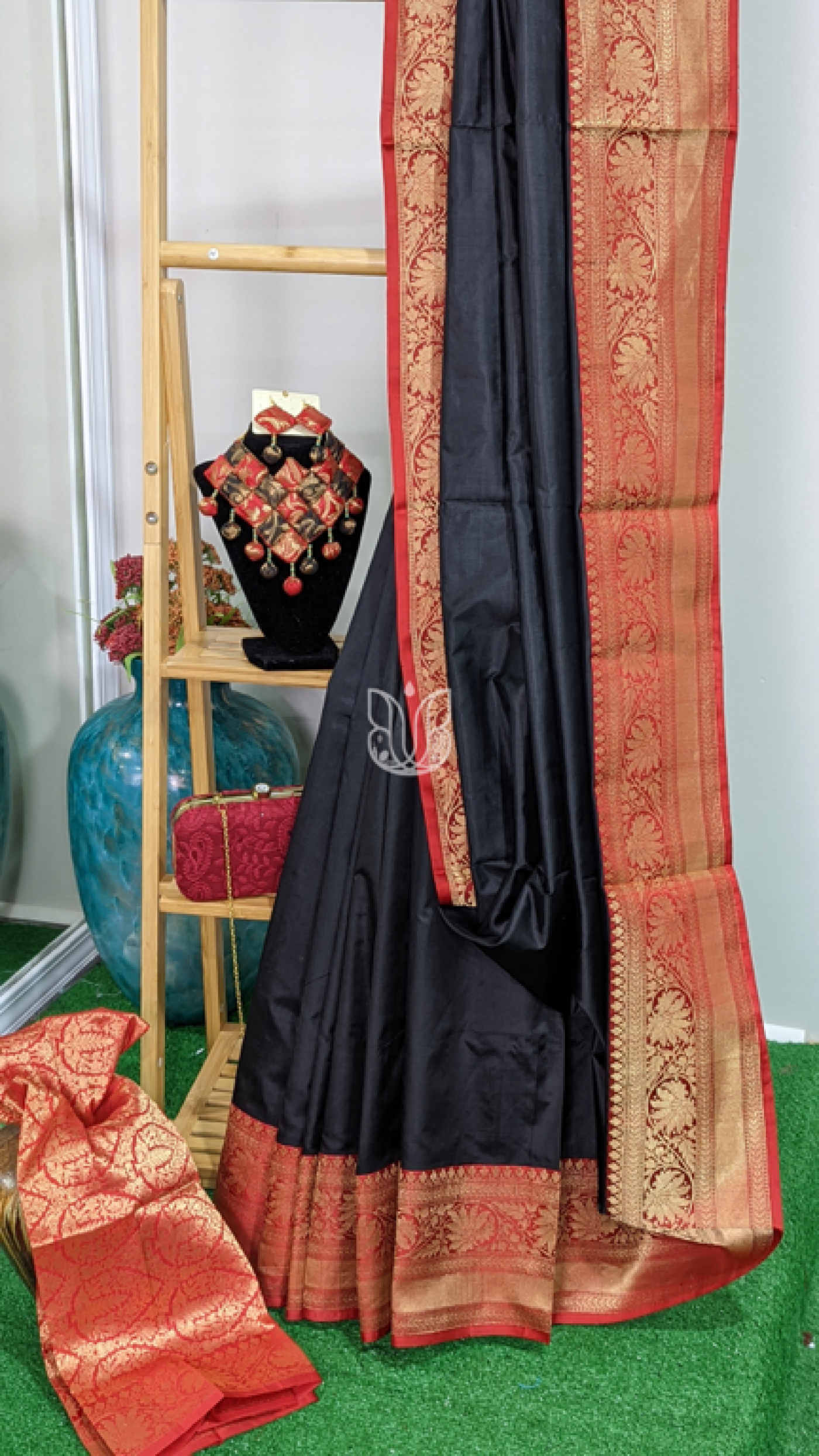 Burgandy  GoldColoured Woven Design Jacquard Banarasi Dupatta  Silk Zone
